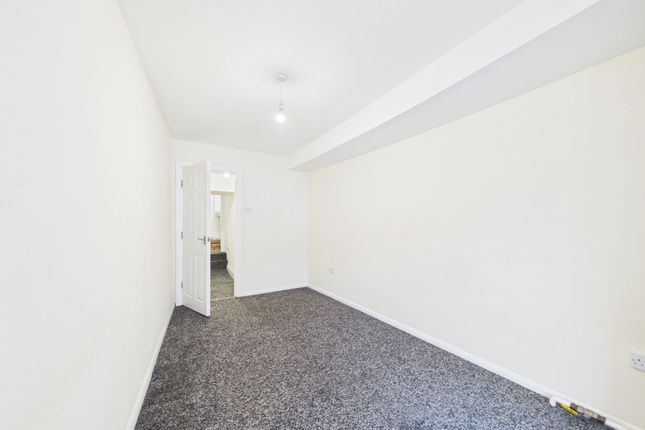 Flat 2, 13A High Street, Haverfordwest photo 3