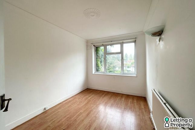 77, Grey Towers Avenue, Hornchurch photo 3