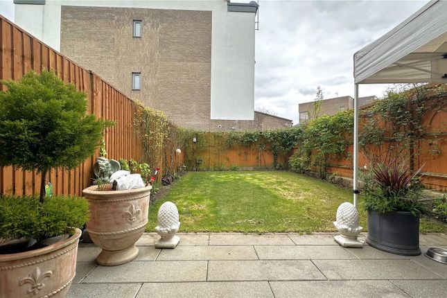 22, Victoria Road, Barnet photo 3