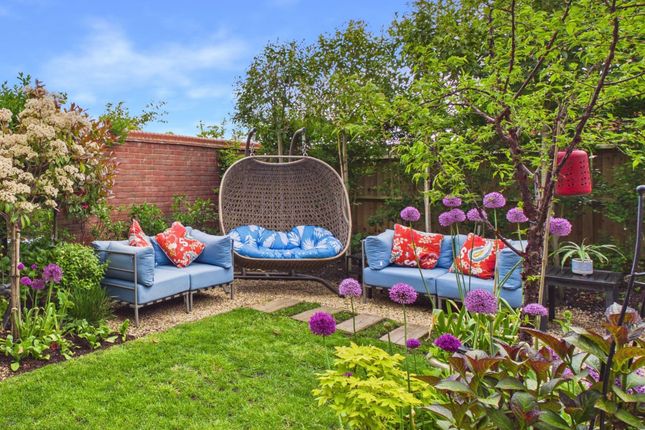 16 Strickland Drive, Stratford-Upon-Avon photo 4