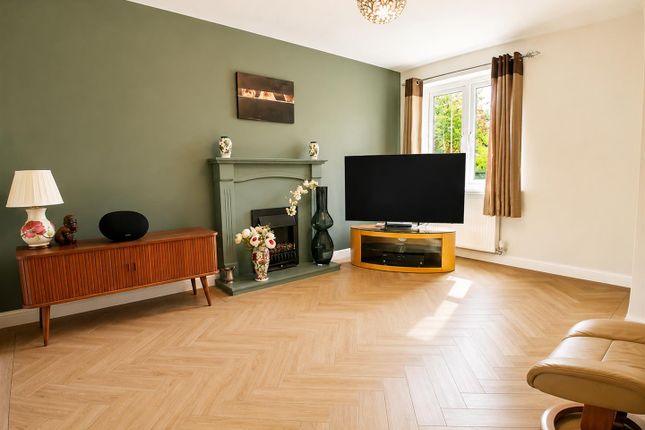 13, Upton Drive, Nuneaton photo 3