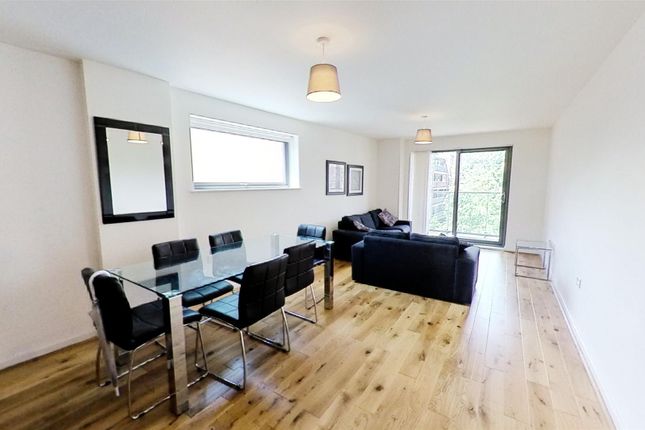 Flat to rent in Crowder Street, London