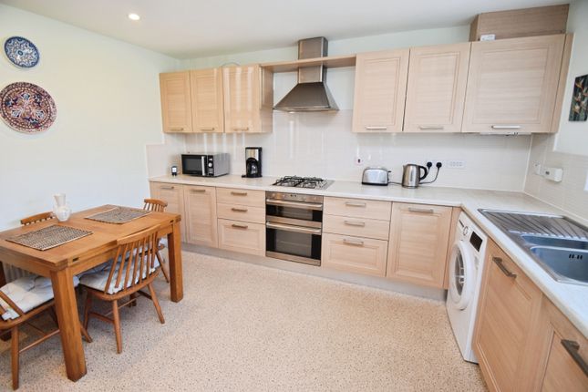 22, Bracken Grange Court, Bradford photo 2