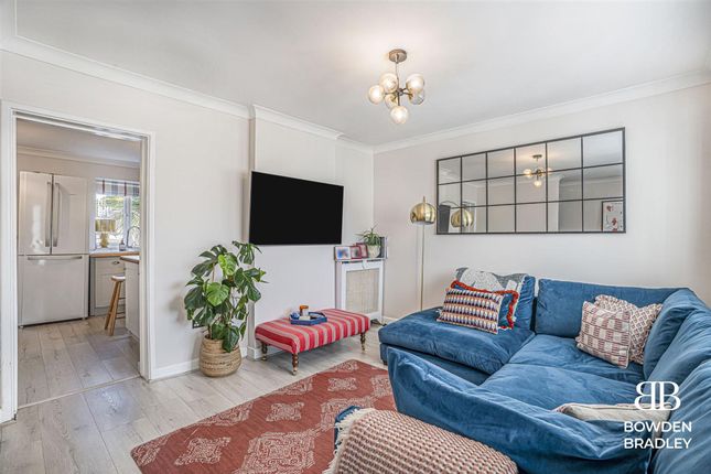 11 Burrow Road, Chigwell photo 4