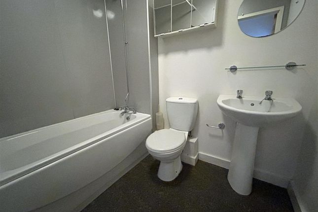 5 Mills Court, Wendron Street, Helston photo 3