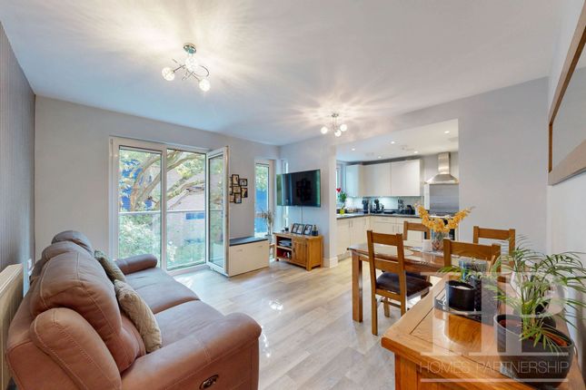 8 Foundry House West Green Drive, Crawley photo 2