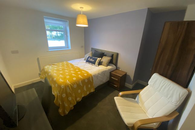 Room 2, 210, Robins Lane, St. Helens photo 3