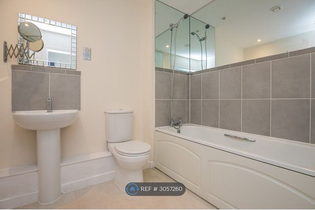 The Junction Grays Place, Slough photo 4