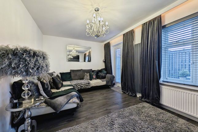 4, Oxford Close, Newcastle upon Tyne photo 2