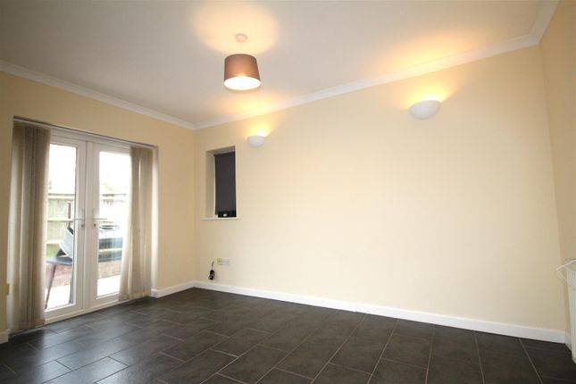 Shepherds Lane, Surrey photo 4