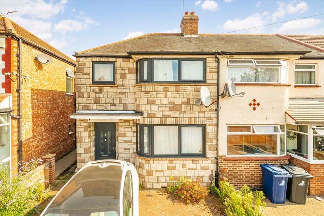 3-bed house on Woodhouse Avenue, Greenford, £2,200/mo