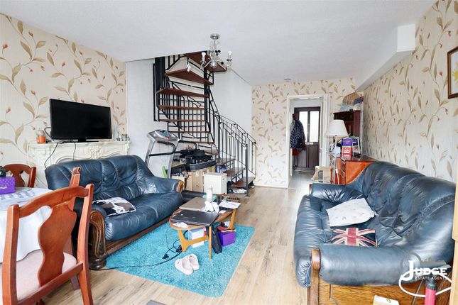 29, Blackthorn Drive, Leicester photo 3
