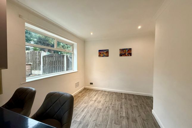 28 Garforth Drive, Altofts photo 4