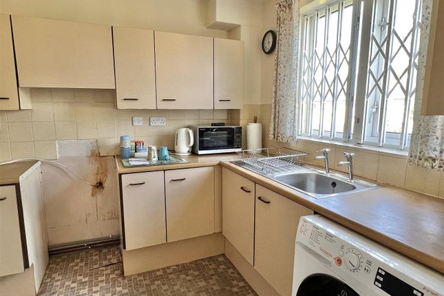 Flat for sale in Valley View, Axminster