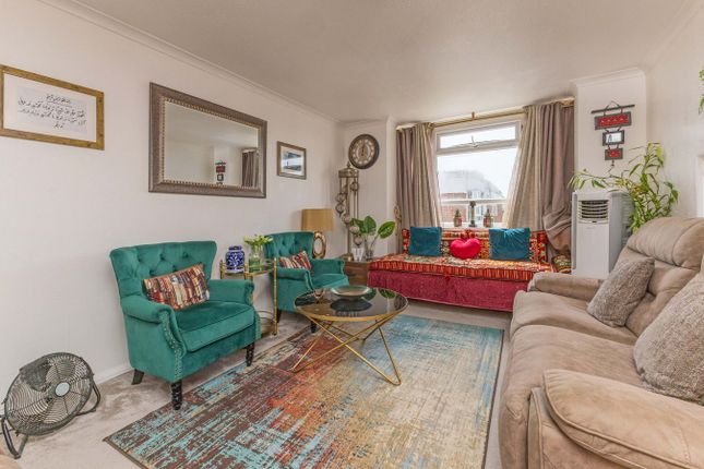 94, Crown Meadow, Colnbrook photo 4