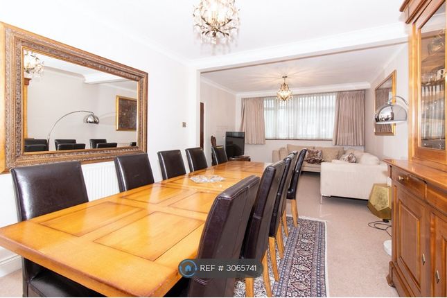 St Edmunds Drive, Stanmore photo 4