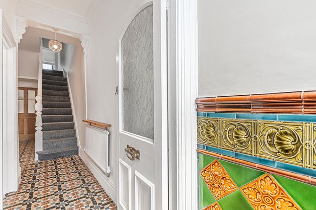 2 Park Crescent, Pontypridd photo 4