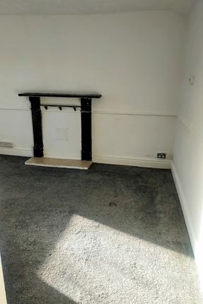 Flat 3, 14 Todmorden Rd Lancashire, Bacup photo 2