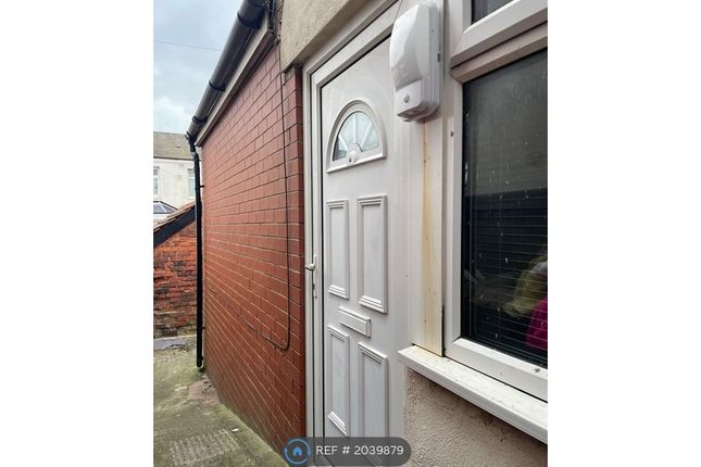 Flat to rent in Park Road, Blackpool FY1