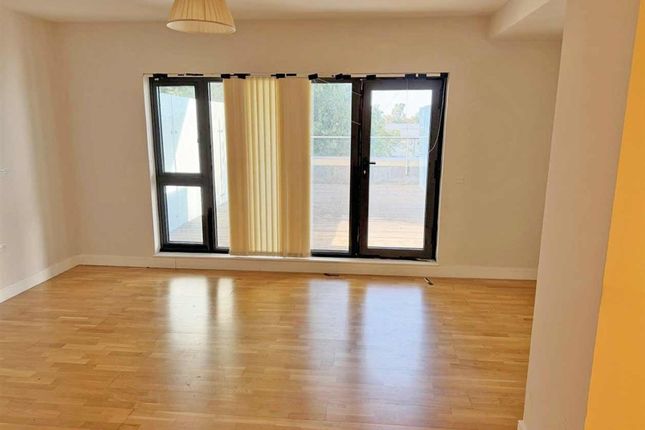 Staines Road West, SUNBURY-ON-THAMES photo 4