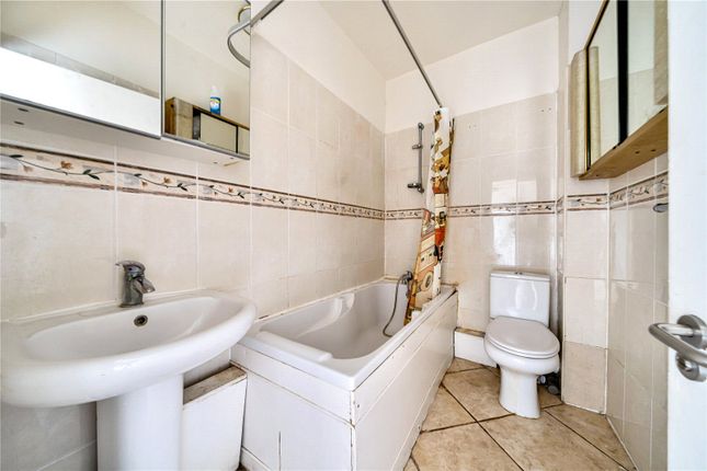 Terraced house to rent in Coleridge Road, Finsbury Park, London