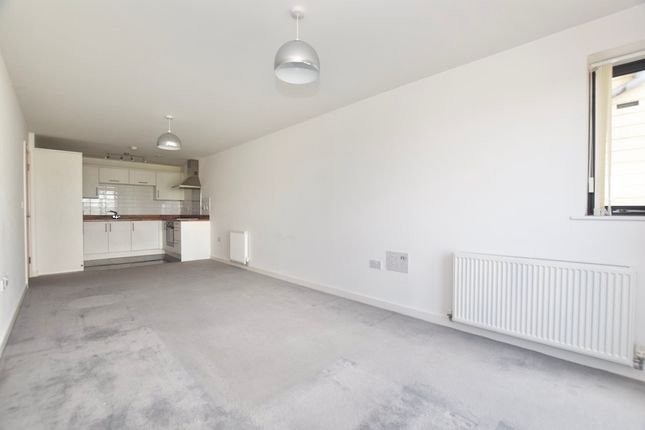 100 Oak House, Victory Park Road, Addlestone photo 3