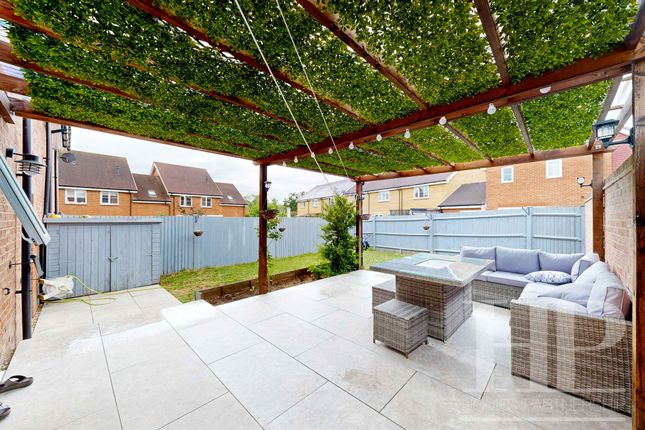 2 Holmbush Drive, Horsham photo 4