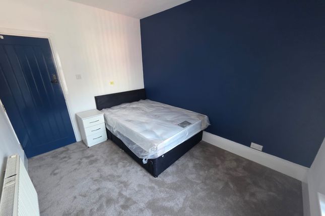 Room 5, Luton photo 4