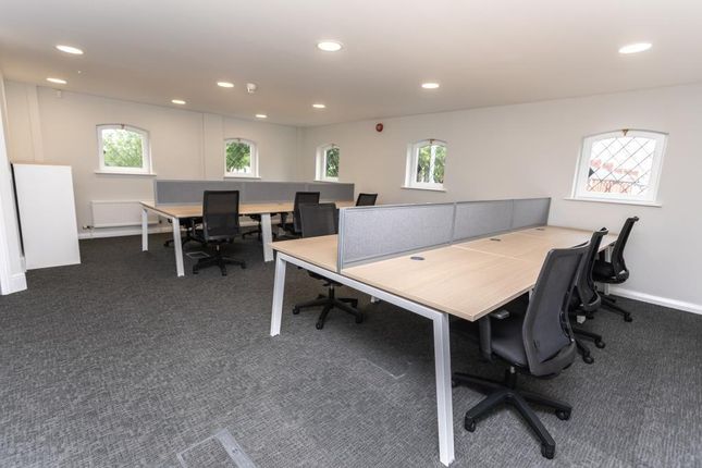 Thumbnail Office to let in Worksmarthub, 100-100 Wilderspool Causeway, Warrington, Cheshire