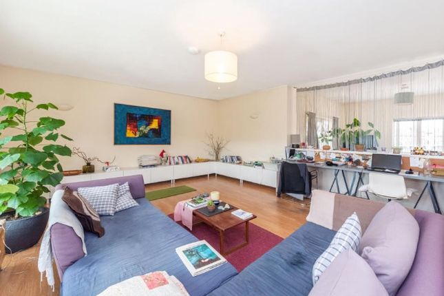 Flat 10, 2 Prince Edward Road, Greater London photo 2
