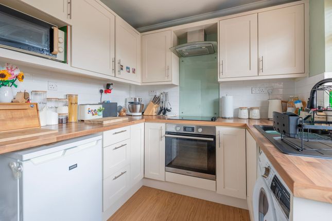 16 Provan Crescent, Great Yarmouth photo 4