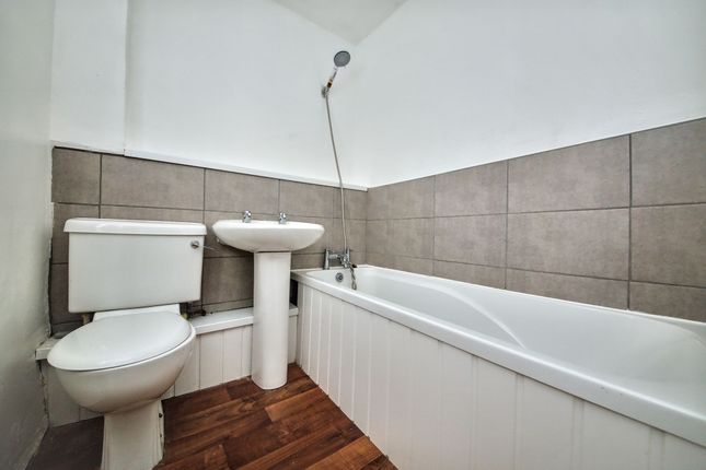 14 Prestt Grove, Wigan photo 4