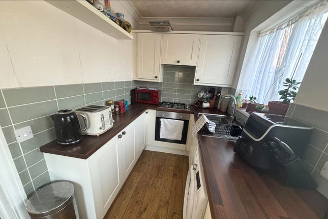 121, Harold Street, Grimsby photo 4