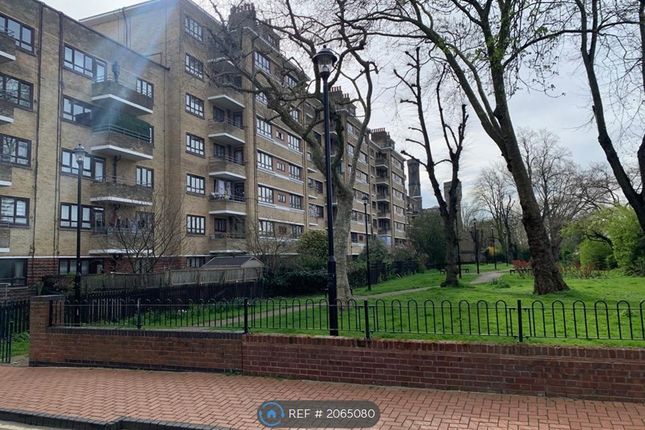 Flat to rent in Amwell Court Estate, London
