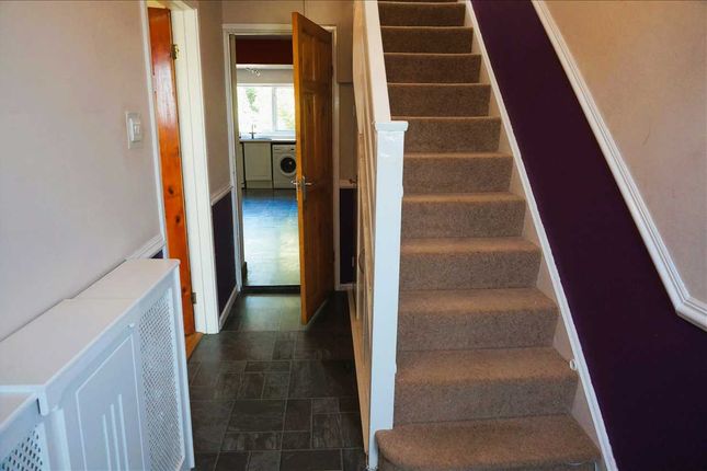 26, Min-Y-Graig, PONTYBEREM, Llanelli photo 4