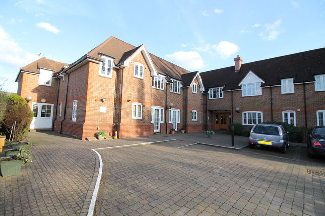 Flat for sale in 220A Main Road, Gidea Park, Essex, 5Hr