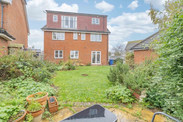 30, Hilton Close, Kent photo 4