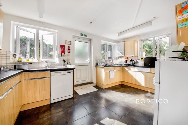Room 2, 17, North Birkbeck Road, London photo 5