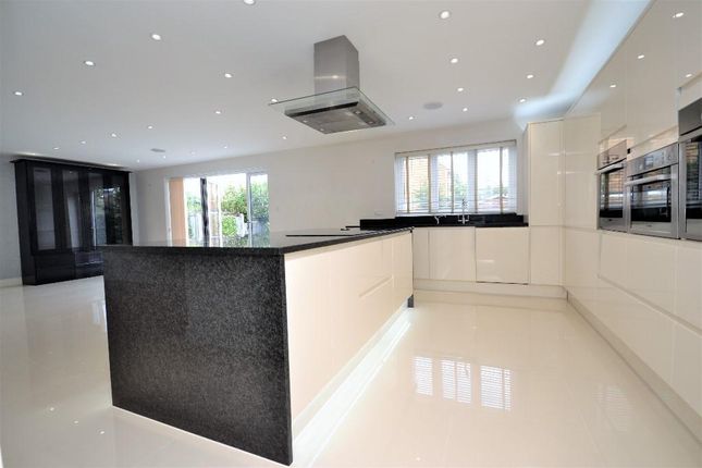 14, Cedar Road, Brentwood photo 4