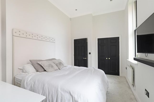 Flat for sale in Brandesbury Square, Woodford Green