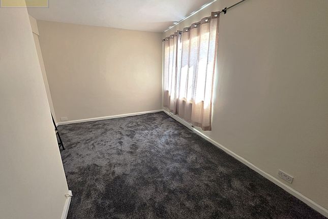 426A Flixton Road, Manchester photo 3