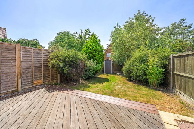 4 Helegan Close, Orpington photo 4