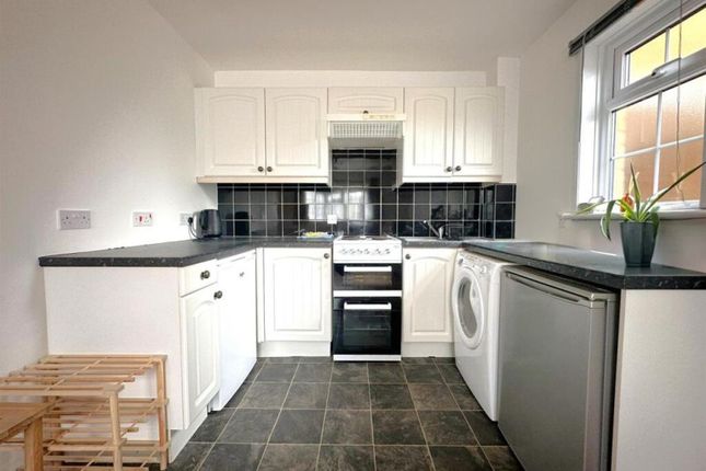 3 Saxon Court, Hithermoor Road, Stanwell photo 3