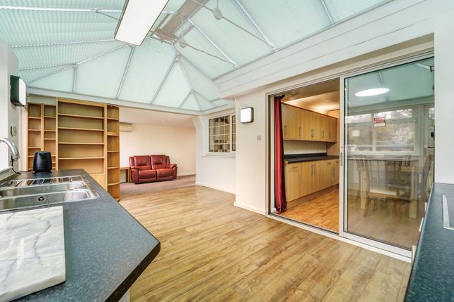 33 Stoneleigh Park Road, Epsom photo 4