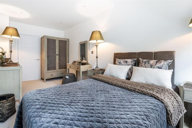 Flat 3, King Charles House, Myrtle Road, Dorking photo 4