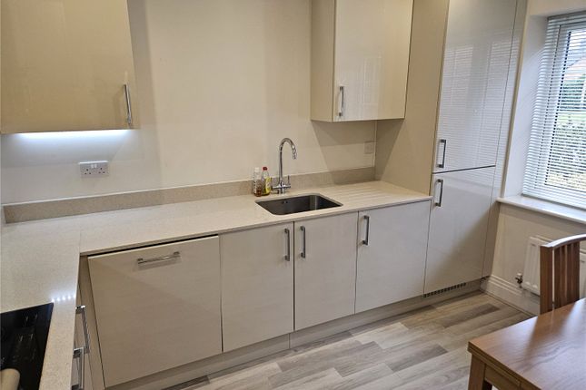 14, Cygnets Close, Surrey photo 2