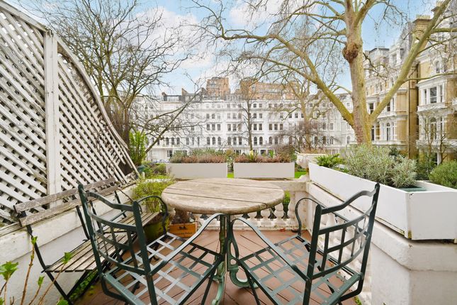 Flat 2, 39 Cornwall Gardens, London photo 2