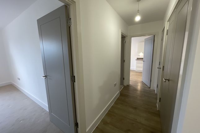 203 Torquay Court, Torquay Court, St Ives Place, London photo 5