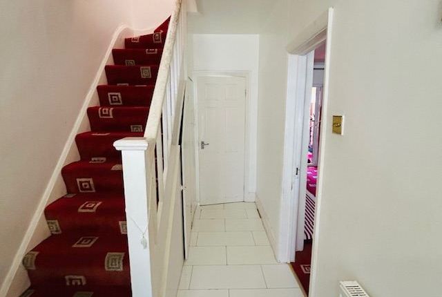 44 Fairholme Crescent, Hayes photo 2