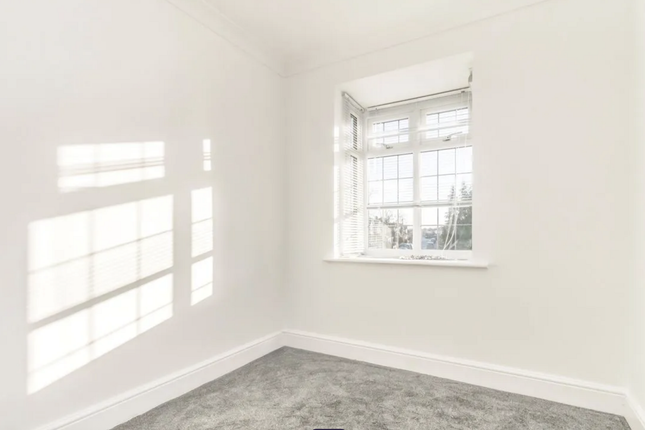 Fordbridge Road, Ashford photo 4